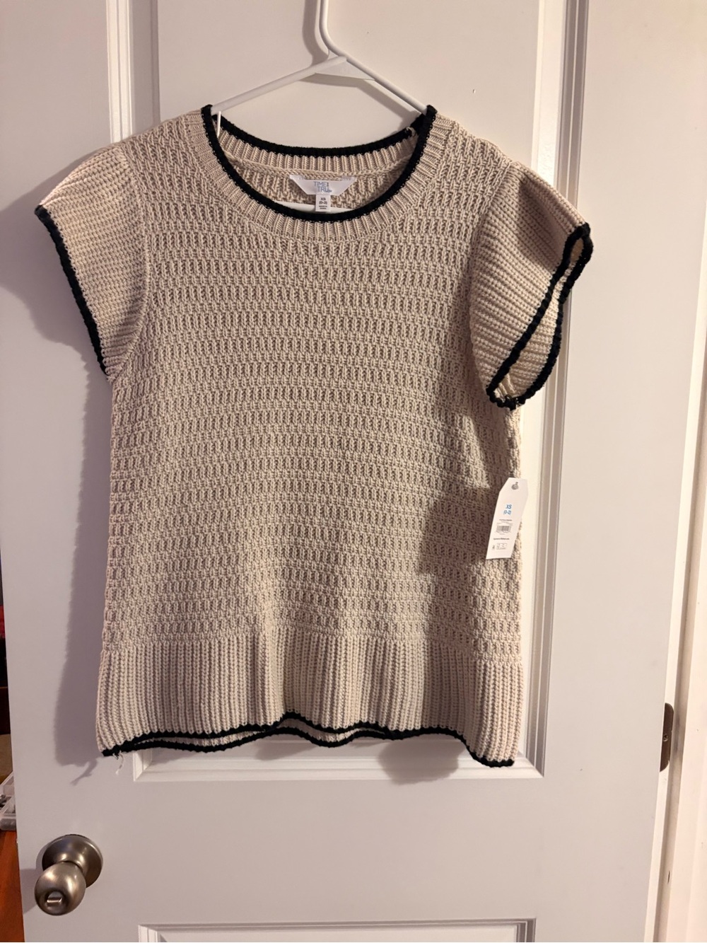 Time and Tru Cream Knit Short Sleeve Sweater with Black Trim